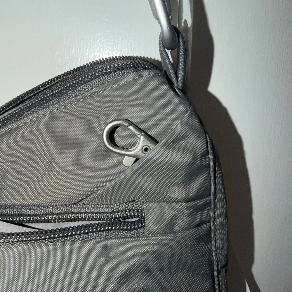 Magellan Vault Pro‎ Handbag
